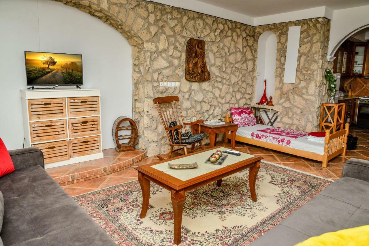 Tomas Apartments Скопье Экстерьер фото